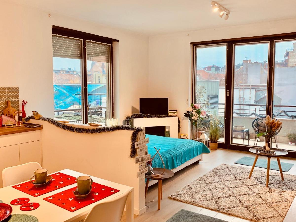 Sunny Deluxe Apt. & Terrace Budapest Esterno foto