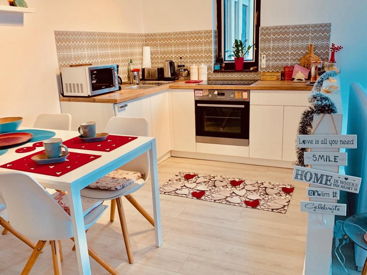 Sunny Deluxe Apt. & Terrace Budapest Esterno foto