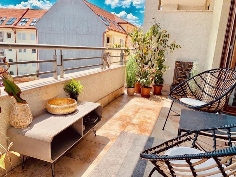 Sunny Deluxe Apt. & Terrace Budapest Esterno foto