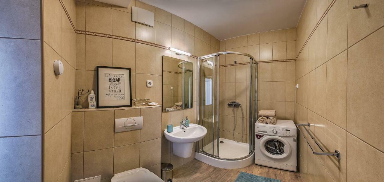 Sunny Deluxe Apt. & Terrace Budapest Esterno foto
