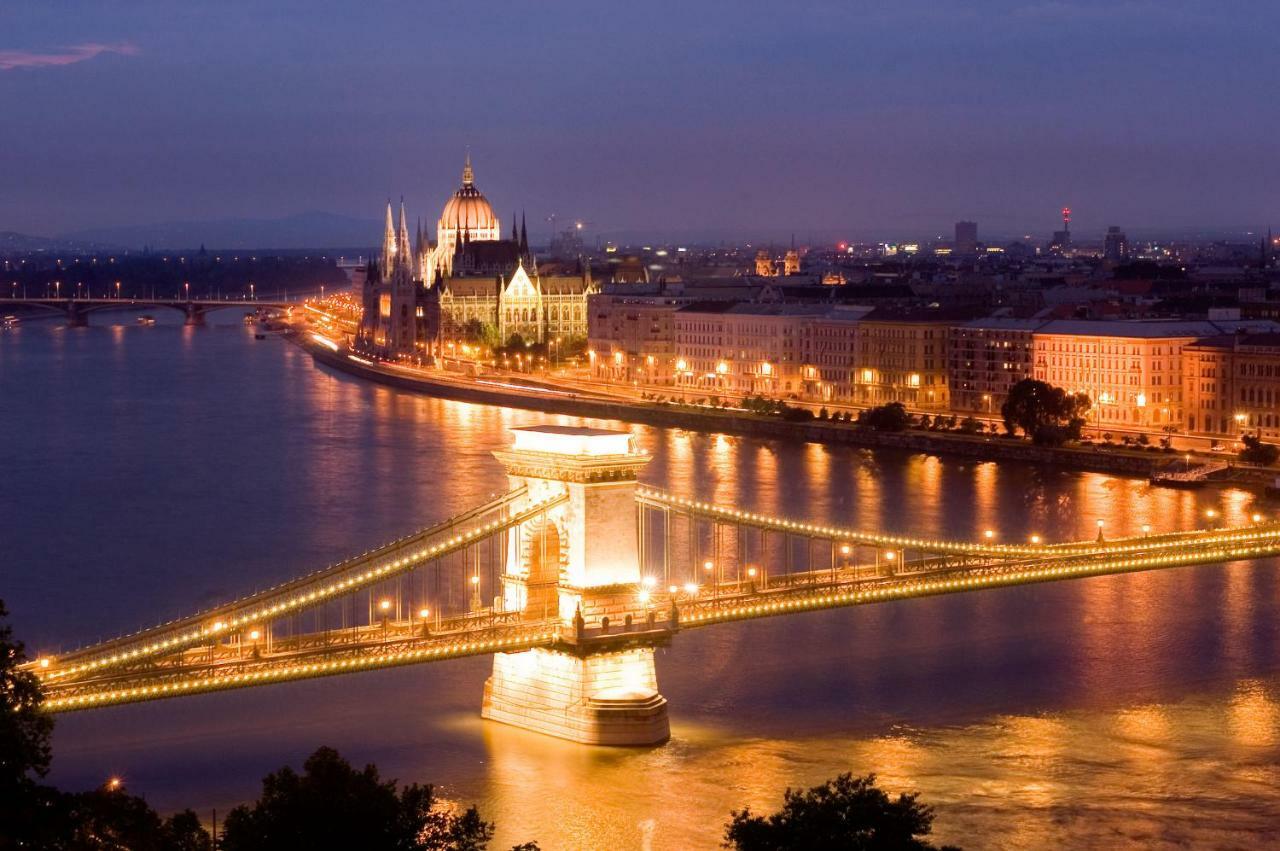 Sunny Deluxe Apt. & Terrace Budapest Esterno foto